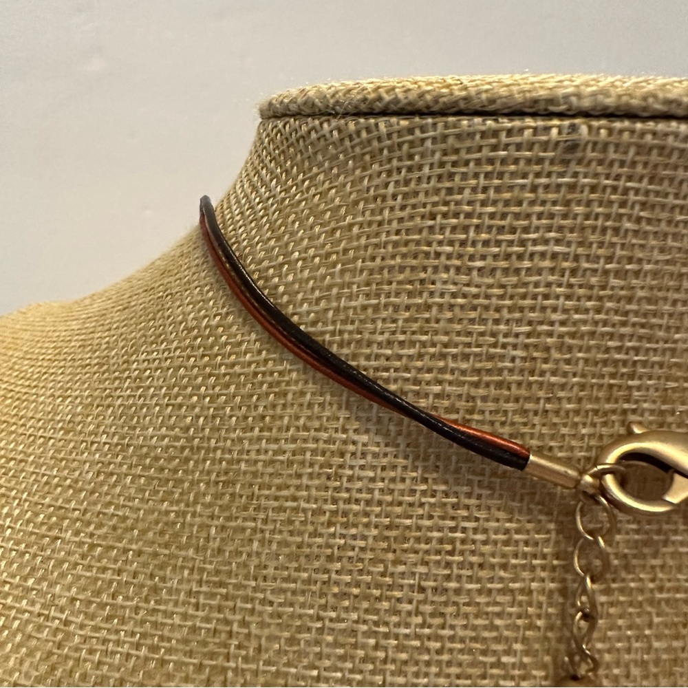 Chico’s Necklace-Burnt orange & gold tone carved pendant w/ faux leather chain - Picture 12 of 12